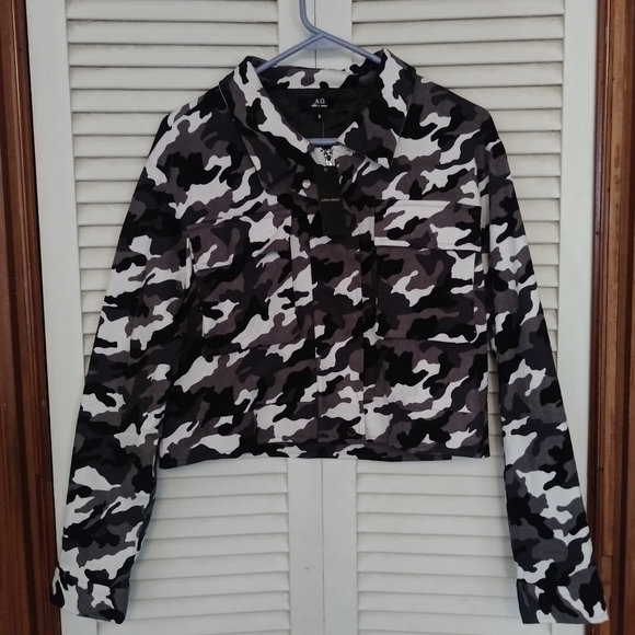 🖤 Cute Camo Jacket - Picture 2 of 6